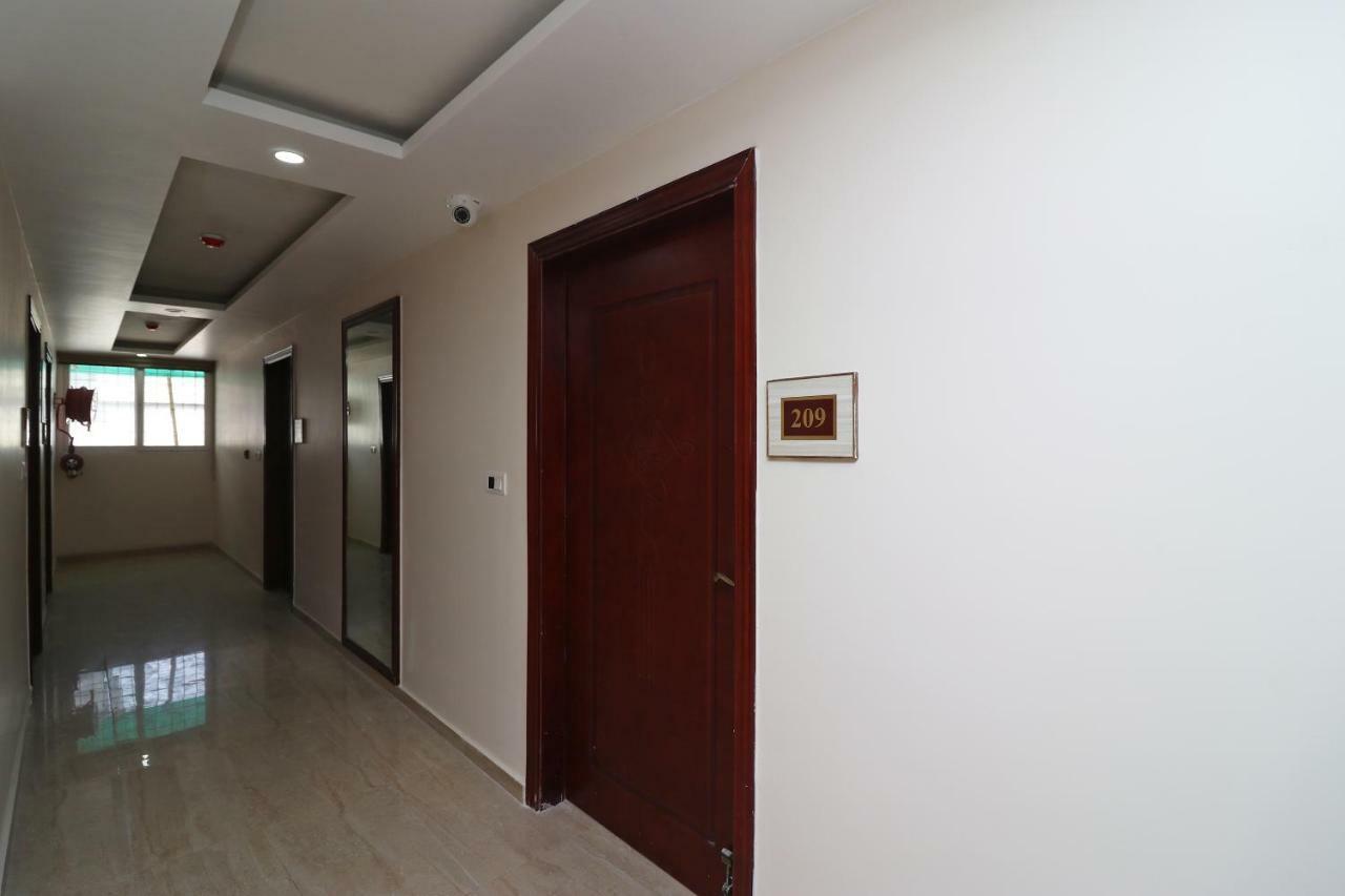 Capital O 37152 Naveen Continental Allāhābād Junction المظهر الخارجي الصورة